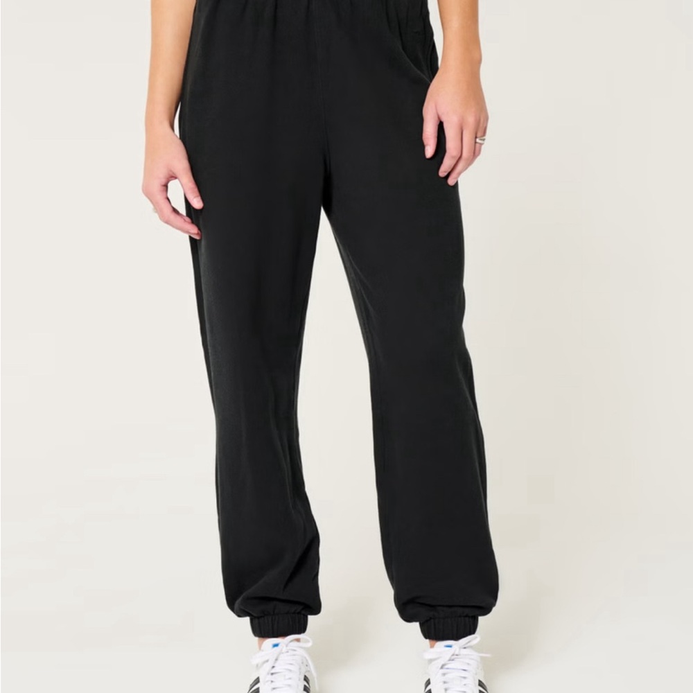 Medium Womans Black Sweatpants With Waist Band